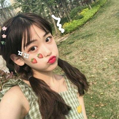 院子里的女人